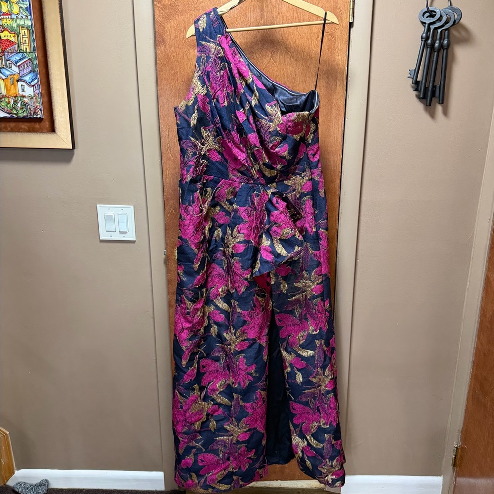 Adrianna Papell Elegant Dress with Rich Hues